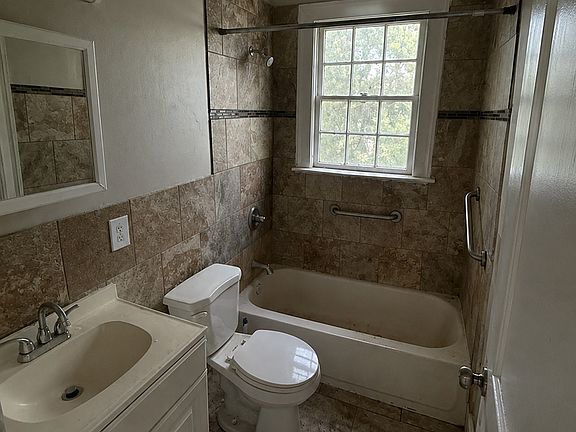 5th image of 3808 Northview Dr