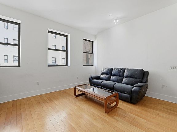 3rd image of 4 Beacon Way APT 1613