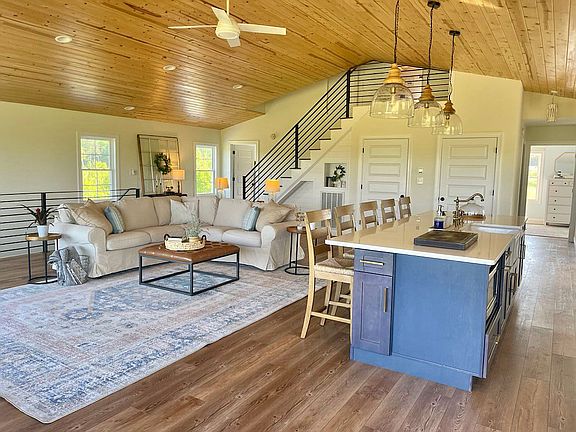 4th image of 137 Otter Oaks Ln