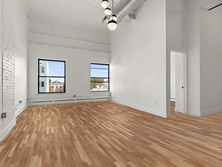 717 Manhattan Ave #4A — Photo 3
