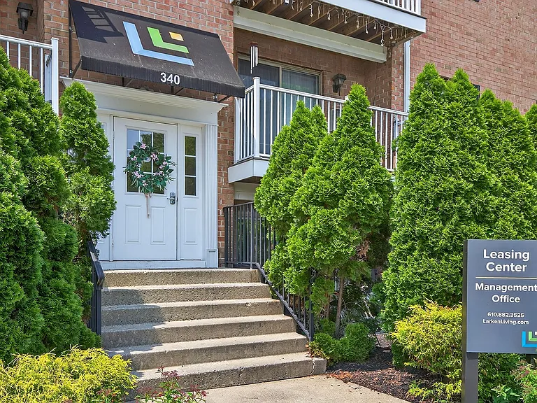 Waters Edge Apartments — Photo 3