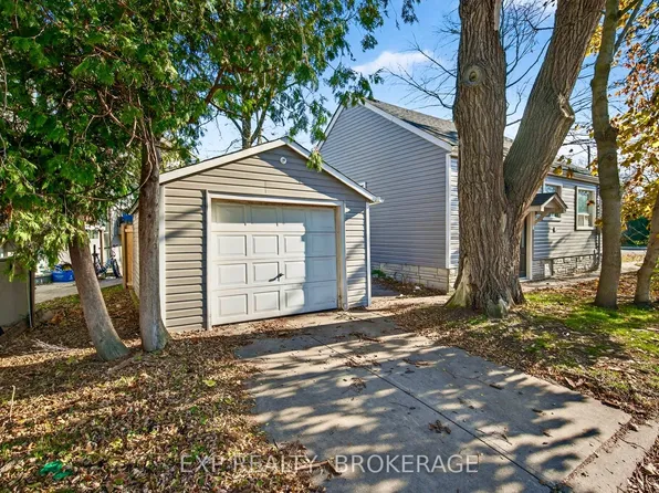 19 Scott St, Kingston, ON K7L 1L3