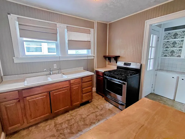 697 Crosby St — Photo 5