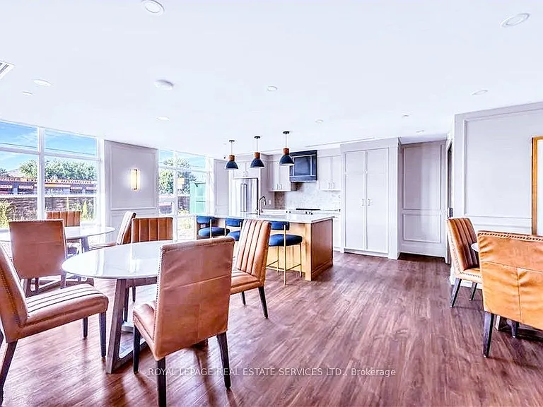 460 Dundas St E #1102 — Photo 32