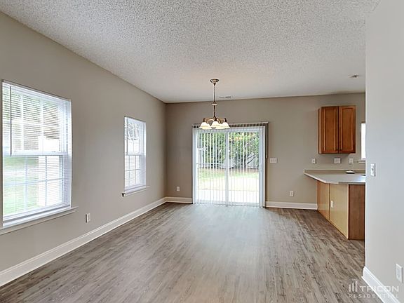 5th image of 1051 Sapphire Dr