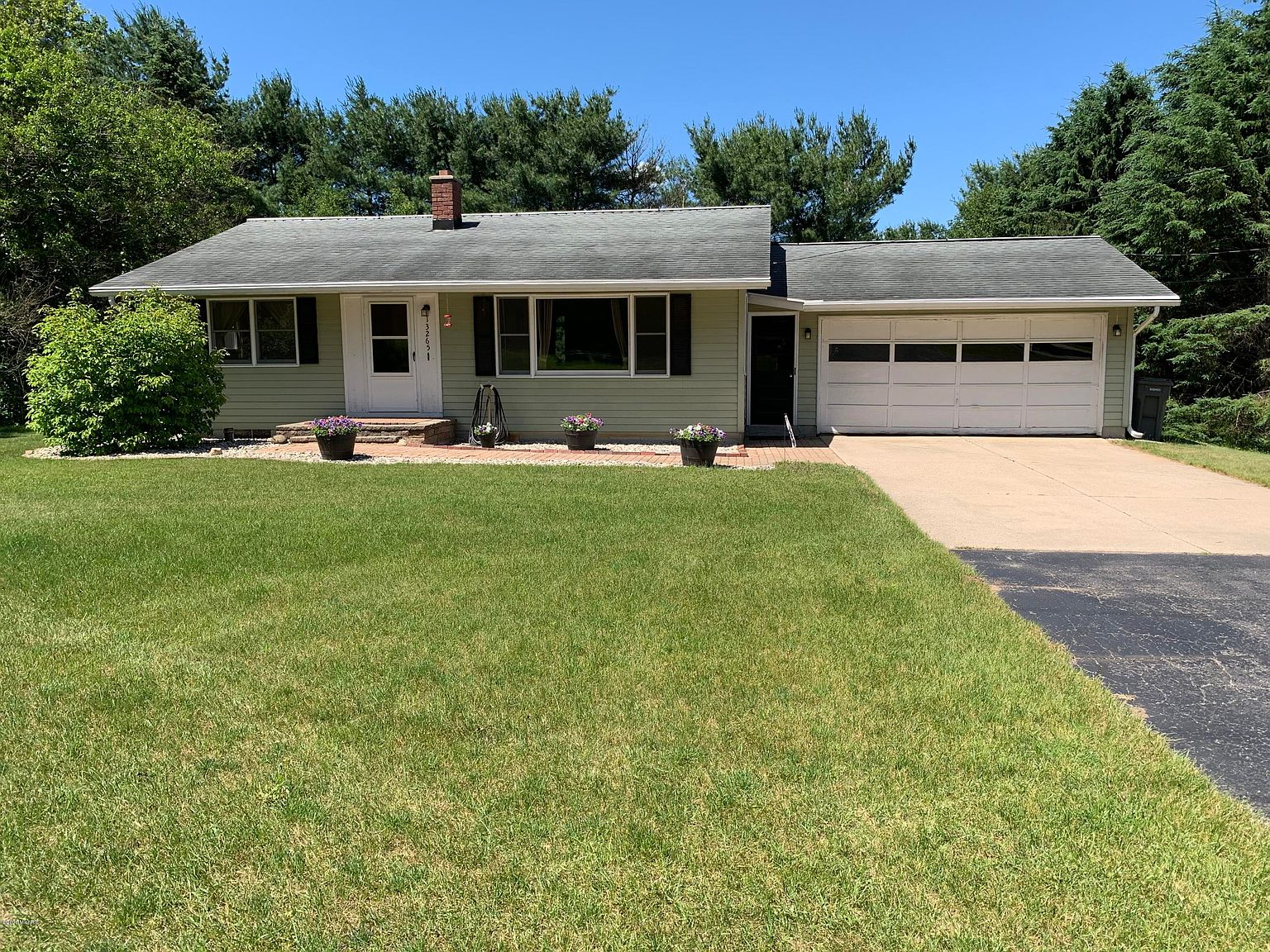 13265 Vergennes St SE, Lowell, MI 49331 Zillow