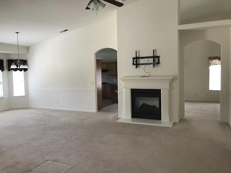 3205 W Connelly Ave — Photo 4