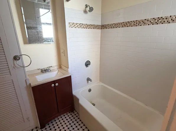 2 Norfolk Ter #2, Cambridge, MA 02139