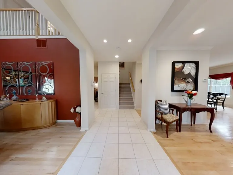 711 Binghampton Ln — Photo 13
