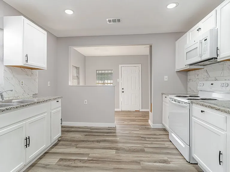 4804 Fellows Ln — Photo 4