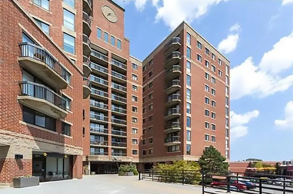 2 bed, 1.5 bath, 805 sqft, $3,000 — Photo 1