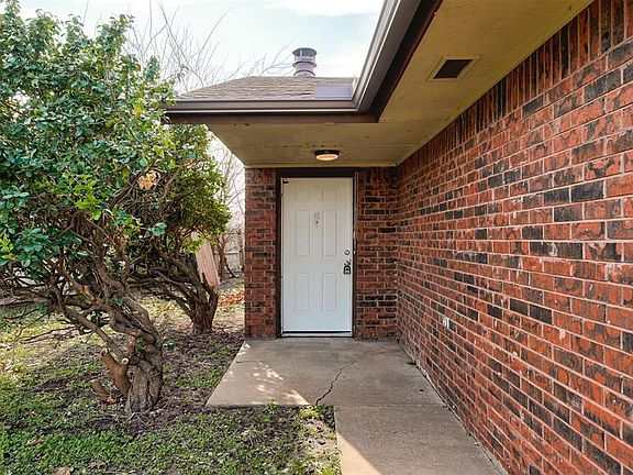 2nd image of 212 Skylark Ct #214