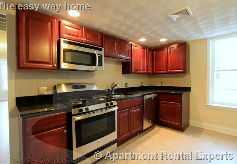 6 Douglass St #2 — Photo 1