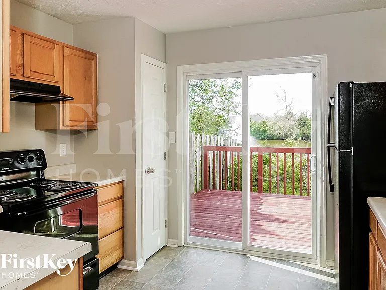 6735 Ossington Dr — Photo 5