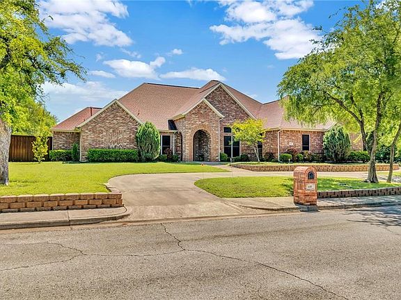 2nd image of 610 Eaton Cir