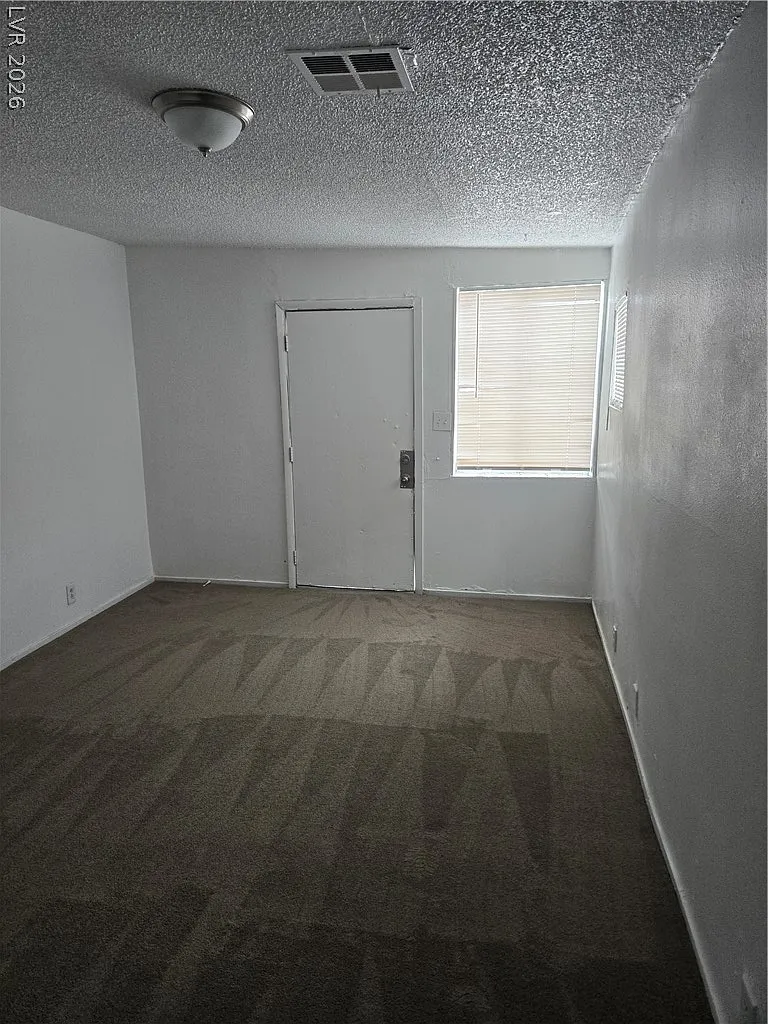 2 bed, 1.0 bath, 3000 sqft, $900 — Photo 3
