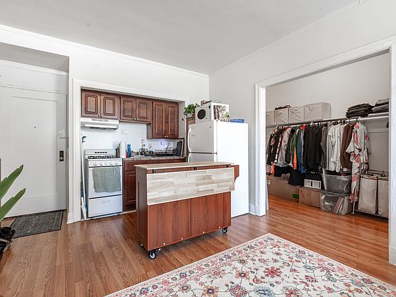 3rd image of 3335 W Diversey Ave APT 120