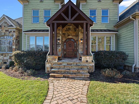 3rd image of 176 Park Crest Dr