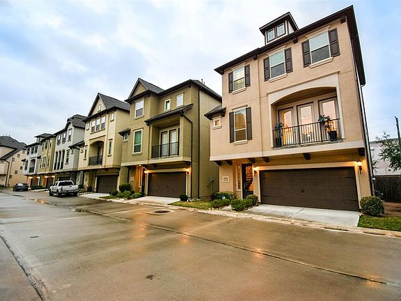 3rd image of 12257 Oxford Crescent Cir