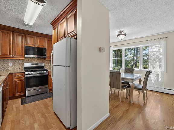 5th image of 9 Maple Crest Drive