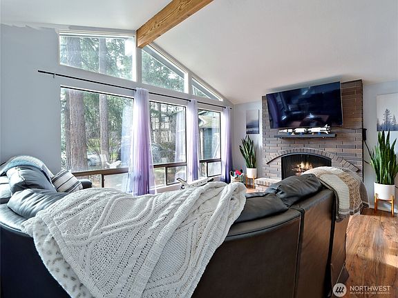 2nd image of 1074 SW Castilian Drive