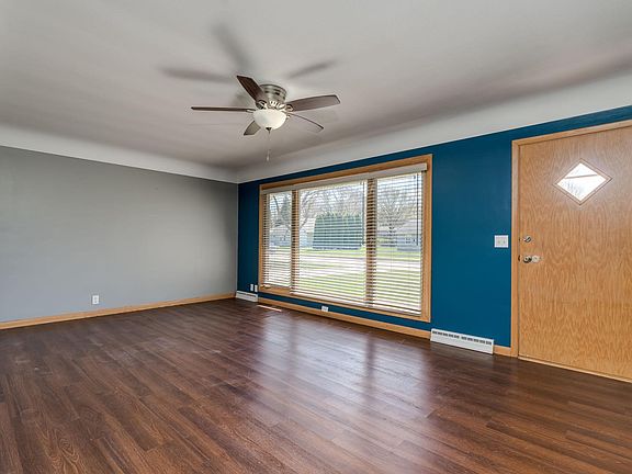 4th image of 209 Hillcrest Way