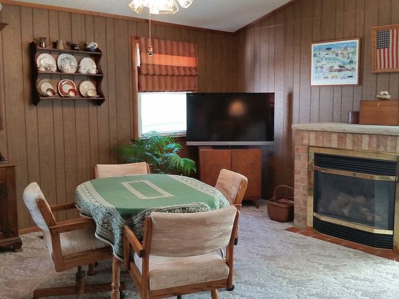 Family room, gas fireplace