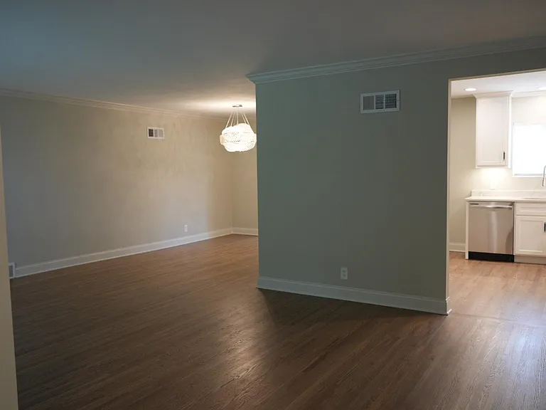 951 Mulberry Ln — Photo 9