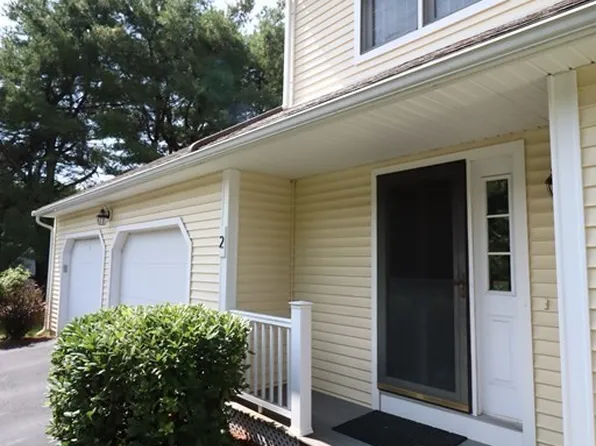 2 Godfrey Ln, Milford, MA 01757