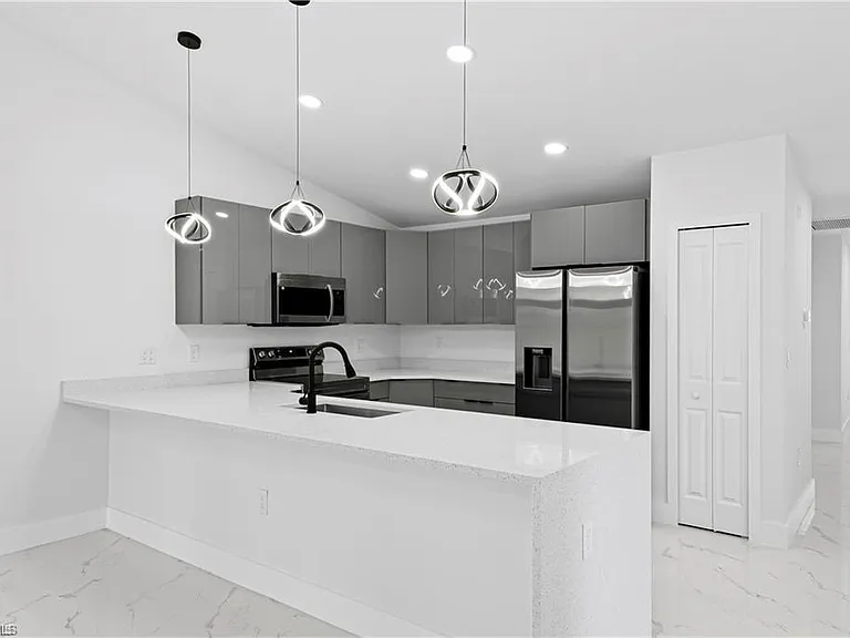 1010 Jaguar Blvd — Photo 6