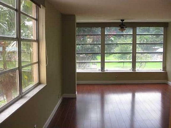 2nd image of 9400 Live Oak Pl APT 205