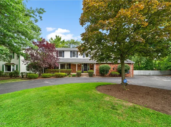 5045 Clubside Rd, Lyndhurst, OH 44124