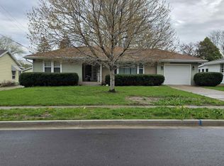1427 S Blackhawk Ave, Freeport, IL 61032