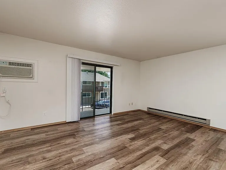 500 Josephine Dr — Photo 8