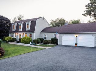 9 Twin Oak Farm Rd, Wallingford, CT 06492