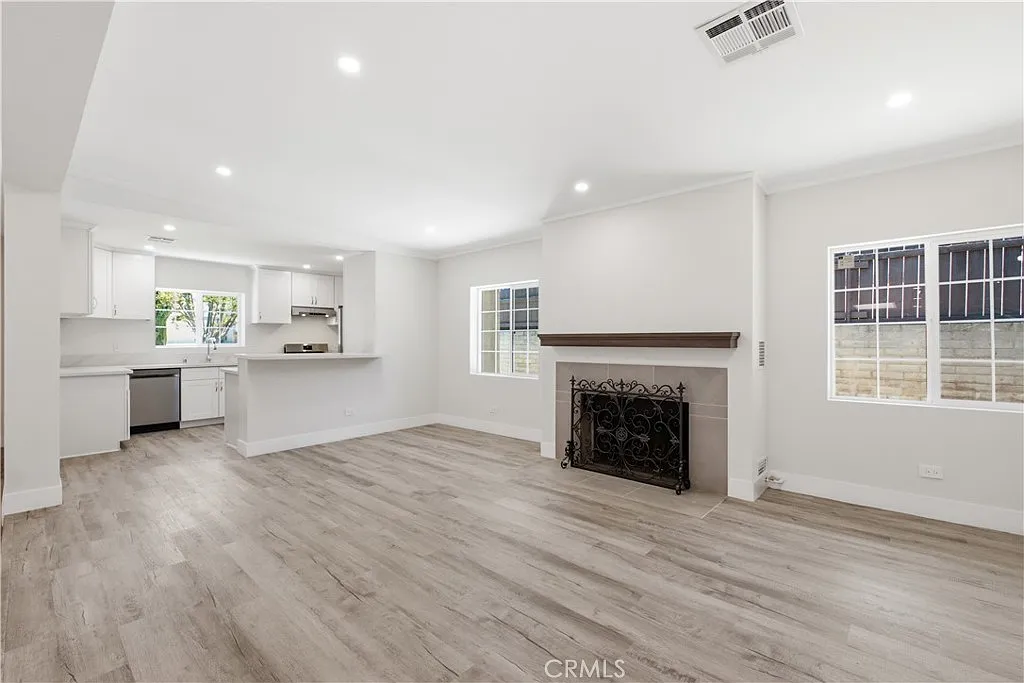 3 bed, 2022 sqft, $4,998 — Photo 3