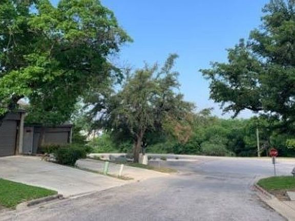 Exterior Neighborhood (street photo)