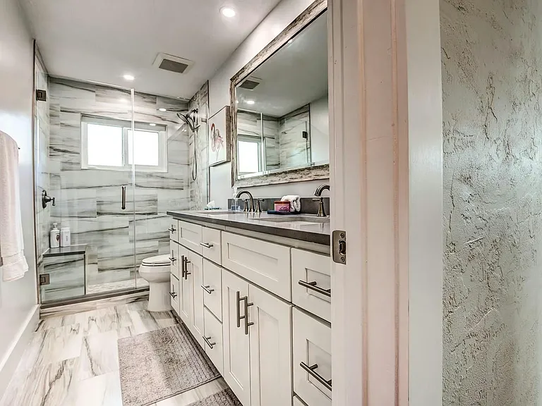Biltmore Dr — Photo 20