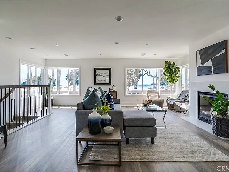4603 E Ocean Blvd — Photo 2