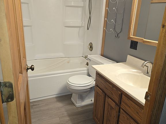 5th image of 617 1st St N