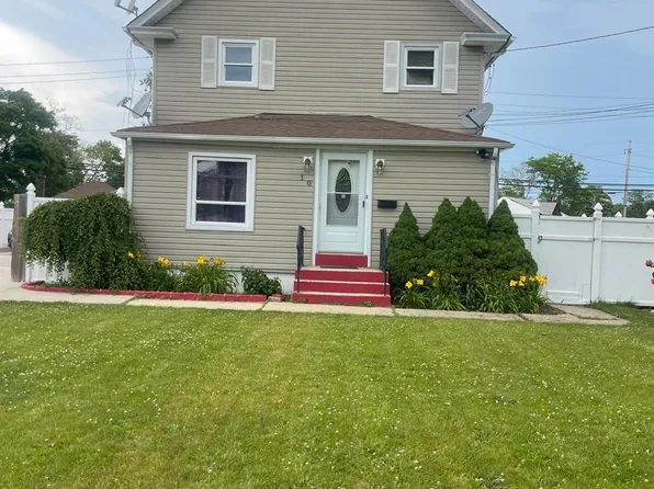 10 1st Avenue, Central Islip, NY 11722