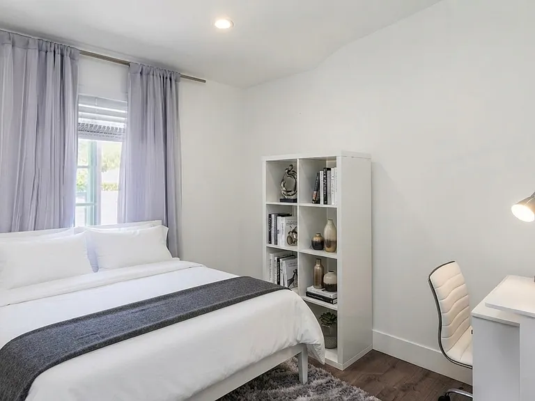 5657 Wilkinson Ave — Photo 20