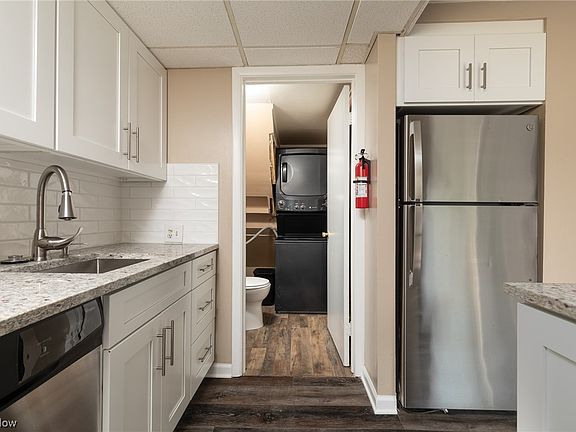 4th image of 1651 Mentor Ave APT 1106