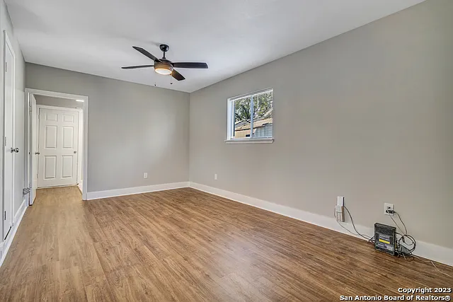 Building Photo - 8815 Oakbrook St