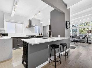 3336 W 39th St SW, Calgary, AB T3E3J2