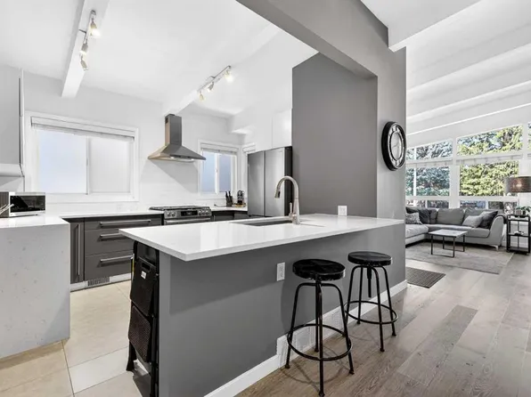 3336 W 39th St SW, Calgary, AB T3E 3J2