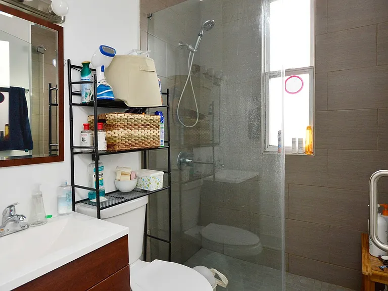 1753 W Erie St #1F — Photo 11