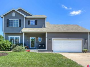 1905 Ridgeview Dr, Papillion, NE 68046
