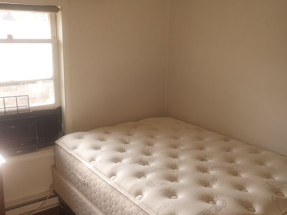 5th image of 219 N Bridge Ln APT 1