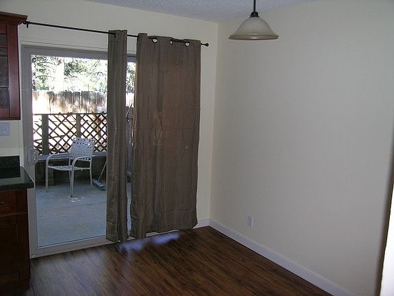 4th image of 921 Macinaw Rd Unit 4